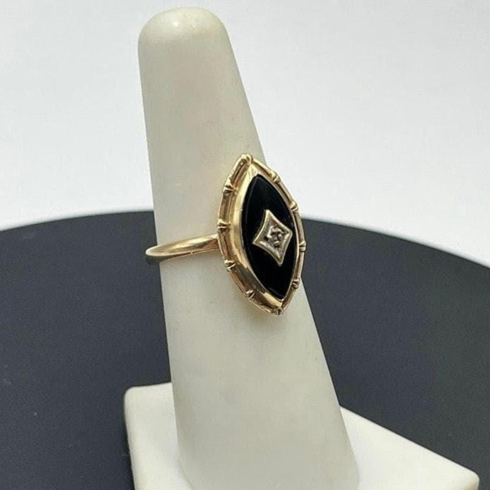 Vintage Designer Art Deco 10k Yellow Gold 3.5 grams Marquise Black Onyx Ring 6.5